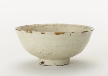 Tigela de chá (koraijawan), final do século 16 ao início do século 17 (porcelana com esmalte transparente, reparos em laca dourada)