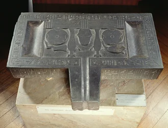 Mesa votiva de Hor-ir-aa, Saite (basalto)