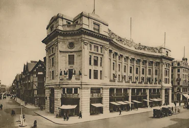 Casa da Índia Oriental, fachada individualizada Libertys na New Regent Street, c1935.