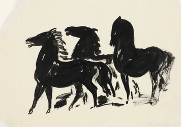 Três cavalos pretos de pé, olhando para a esquerda