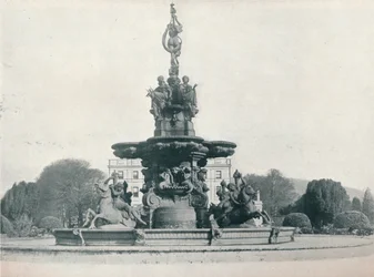 Fonte em Curraghmore, a sede do Exmo. o marquês de Waterford, c1915