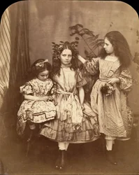 Flora Rankin, Irene MacDonald e Mary Josephine MacDonald em Elm Lodge, julho de 1863.