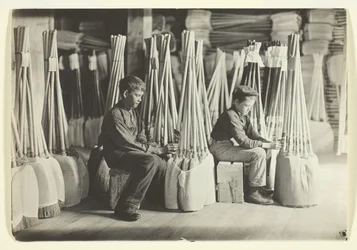 Rapazes na sala de embalagem, Brown Mfg. Company, Evansville, Ind.