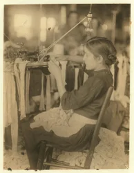 Cherokee Hosiery Mill, Rome, Georgia, empregando torneadores e loopers com idades entre 8 e 9 anos, 1913