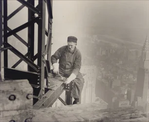 Empire State Building em construção, 1930