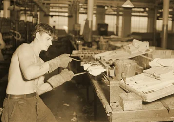 Operário da Paragon Rubber Company, Massachusetts. 1936