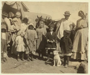 Catadores de algodão itinerante saindo de uma fazenda perto de McKinney, Texas, depois de escolher um fardo e meio de algodão por dia, 1913