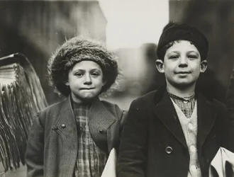 Newsies, Newark, Nova Jersey, dezembro de 1909 (impressão em prata de gelatina)