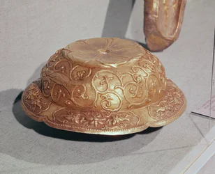 Ornamento de arnês de cavalo, c. 959 dC (prata dourada)