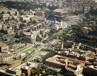 Anfiteatro Coliseu ou Flaviano, vista aérea, 70-80 d.C., Roma, Itália (foto)