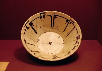 Placa decorada, de Nishapur, Irão, século IX-10