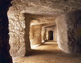 Corredor entalhado em calcário no Castelo de Euryalus, 402-397 AC, construído para fins defensivos por Dionysius Elder, Siracusa, Itália, Civilização Grega Antiga, Magna Graecia, Século V-4 AC