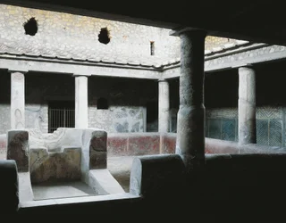 Itália, Campania, Oplonti, zona arqueológica de Torre Annunziata, Villa Romana Poppaea, pequeno átrio interior com fonte para rega de jardim