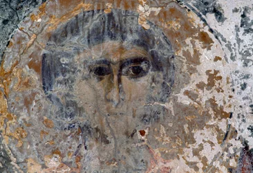 Figura masculina, afresco danificado na igreja de Metamorfose Sotiros, Voutas, Creta, Grécia (foto)