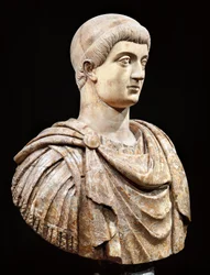 Busto de mármore do imperador Costanzo