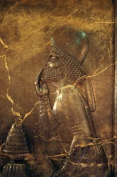 Medes oficial prestando tributo ao Rei Dario I, ca 515 aC, alívio do Tesouro de Persepolis, Irã