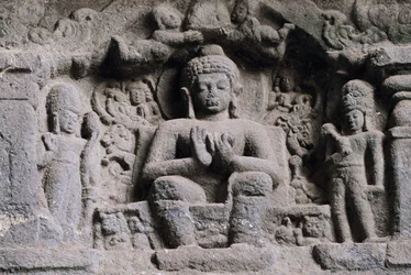 Alívio representando Buda, cavernas de Karla, Maharashtra, Índia, século II.