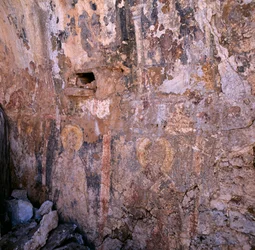 Restos de afrescos em ruínas de igrejas em Sklavopoula, Creta, Grécia (foto)
