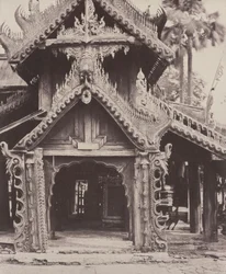 Pugahm Myo: Porta esculpida no pátio do Pagode Shwe Zeegong, 20-24 de agosto ou 23 de outubro