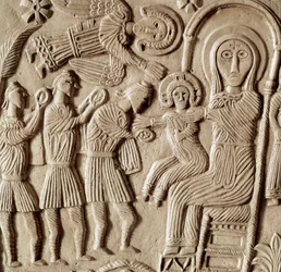 Arqueologia da Idade Média (Idade Média). Arte bárbara da Lombardia: adoração dos Magos, baixo relevo do altar do Duque Rachis. Escultura, arte lombarda, 737-744. Cividale del Friuli, Museu Chretien, tesouro da catedral.
