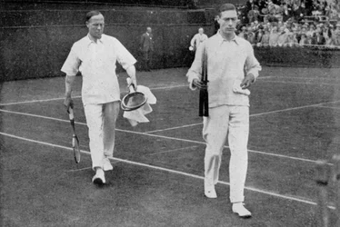 O duque de York e seu companheiro de dupla Sir Louis Greig, Wimbledon 1926