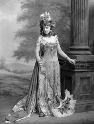 Sra Algernon Bourke 1870-1967, née Guendoline Irene Emily Sloane-Stanley..., 1897.