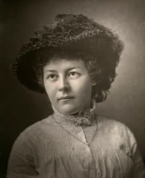 Adela Measor, atriz irlandesa, 1882