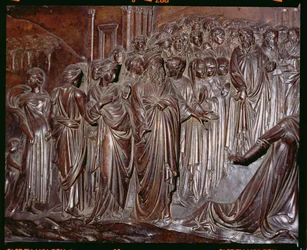 O Santuário de São Zenóbio, detalhe da multidão do Milagre do Menino Strozzi, c.1432-42 detalhe em bronze de 97641
