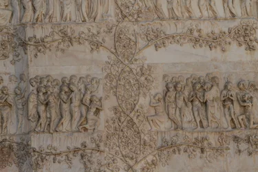Cenas do Juízo Final, Histórias do Apocalipse, baixos-relevos de Lorenzo Maitani (antes de 1275-1330) e assistentes, quarto pilar, fachada da catedral de Orvieto, Úmbria, Itália