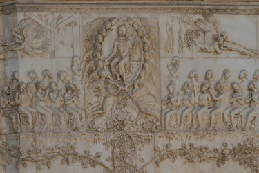 Cenas do Juízo Final, Histórias do Apocalipse, baixos-relevos de Lorenzo Maitani (antes de 1275-1330) e assistentes, quarto pilar, fachada da catedral de Orvieto, Úmbria, Itália