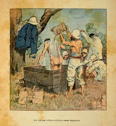 A Guerra em Madagáscar - História das Expedições Francesas de 1885-1895 por Henri Galli dit Galllichet (1854-1922), ilustrada por Louis Bombled (1862-1927): Os carros Lefebvre usados como banheira pelos soldados em 1895 em Madagáscar, Coleção Particular