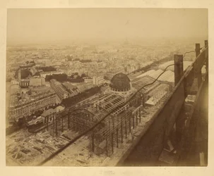 Vista aérea de um edifício de exposições em construção