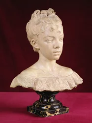 Busto retrato de uma jovem rapariga (terracota e soco de mármore)