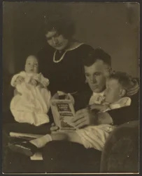 [Retrato de família com Um jardim de versos para crianças]
