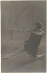 [Arqueiro ajoelhado]