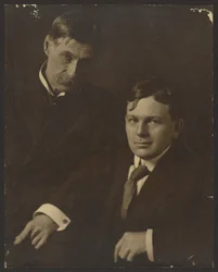 [Retrato de dois homens de fato].