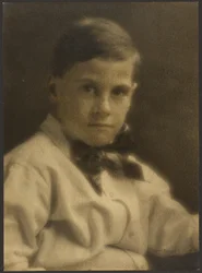 [Retrato de um rapaz de laço].