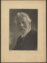[Retrato de um homem com cavanhaque]