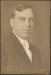 [Retrato de um homem com gravata branca].