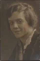 Retrato de uma mulher com guarnições de pele