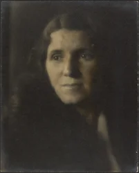 Retrato de uma mulher na sombra