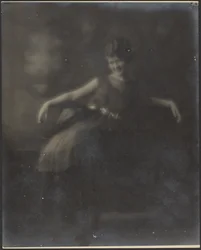 [Retrato de uma mulher com um laço no cinto]