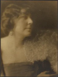 Retrato de uma mulher com flores
