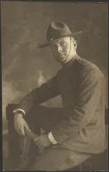 [Retrato de um jovem fardado].