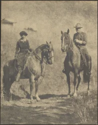 [Mulher e homem a cavalo]