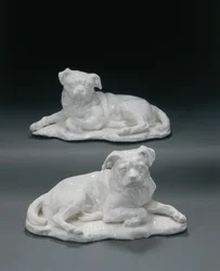 Dois modelos de Chelsea do cachorro de Hogarth &39;Trump&39;, c.1747-50 (cerâmica)