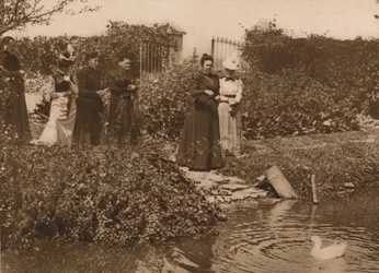 Um grupo de mulheres em um lago de patos, 1937