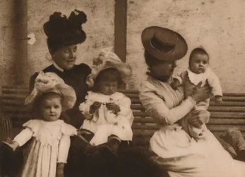 Mulheres e crianças, 1937