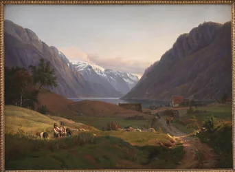 Vista de Odda no Sør Fjord em Hardanger, Noruega. Luz da manhã