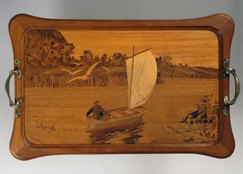 Bandeja com cenário lacustre, de Louis Majorelle (1859-1926), madeira, França, século XX